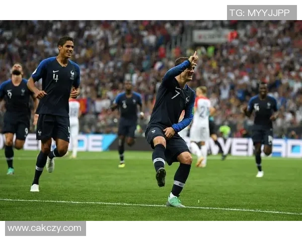 《探索球星通道足球的魅力与竞技精神全面解析》