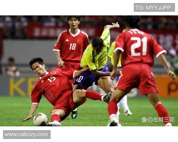 中国足球队当家球星的崛起与挑战：从国内赛场到国际舞台的全面分析