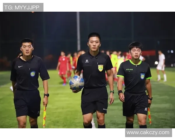 重庆隆鑫足球队核心球员介绍及其在球队中的重要地位解析